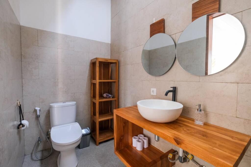 Kiki Village Bathtub And Living Room Canggu Extérieur photo