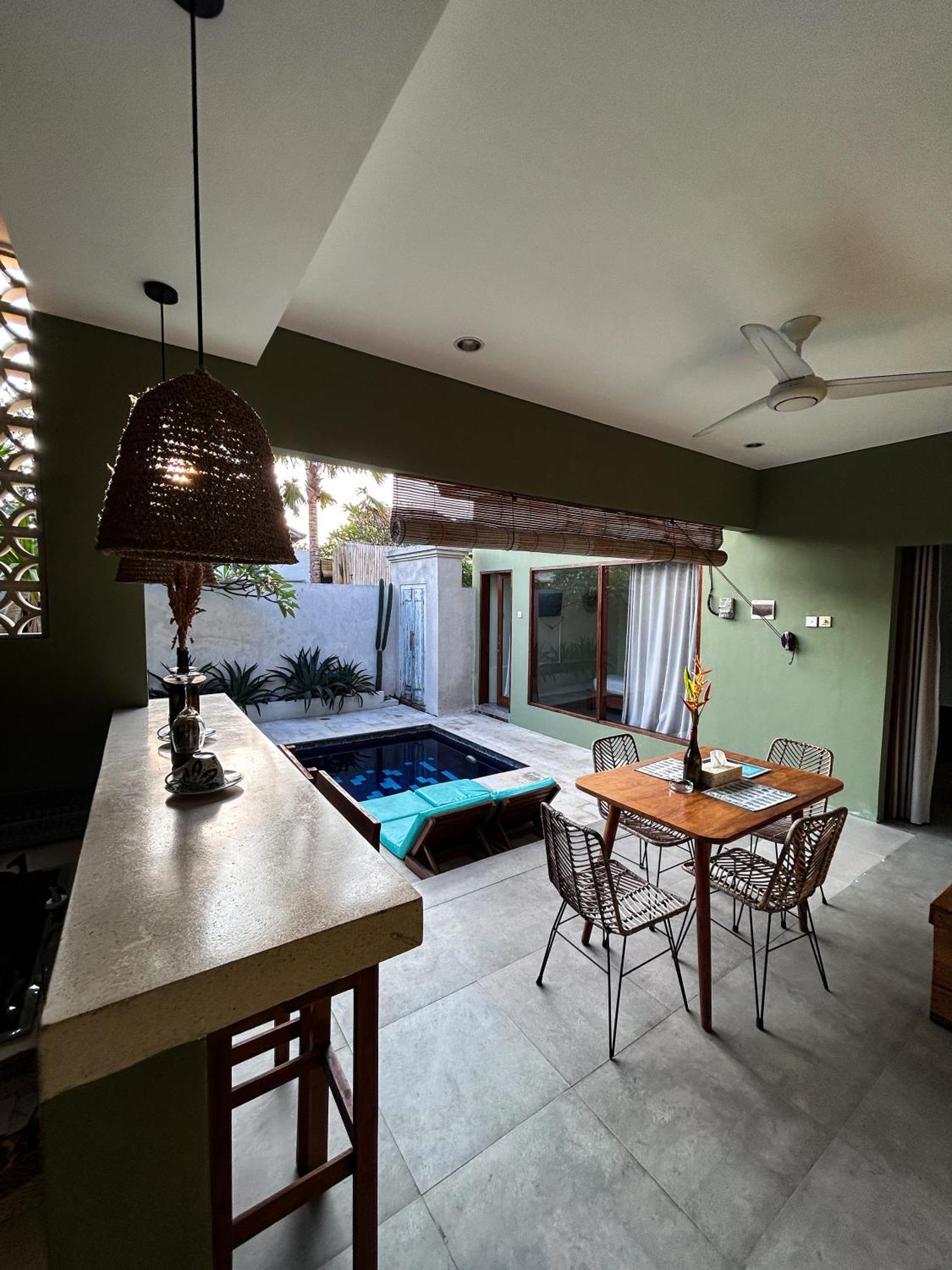 Kiki Village Bathtub And Living Room Canggu Extérieur photo